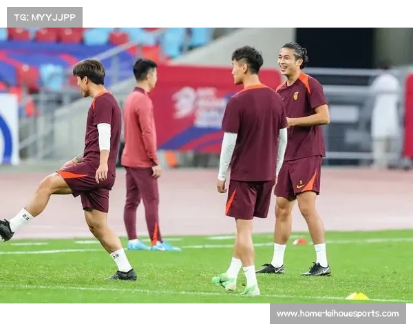 前锋无球跑动创造机会 张玉宁谢文能等本土前锋展现进攻智慧